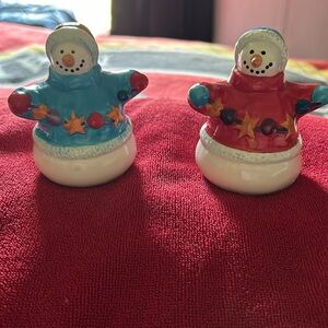 Snowman salt and pepper shakers